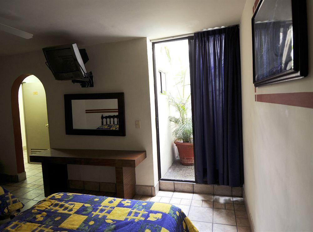 Hotel Arboledas Industrial Guadalajara Kültér fotó