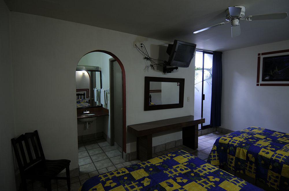 Hotel Arboledas Industrial Guadalajara Kültér fotó